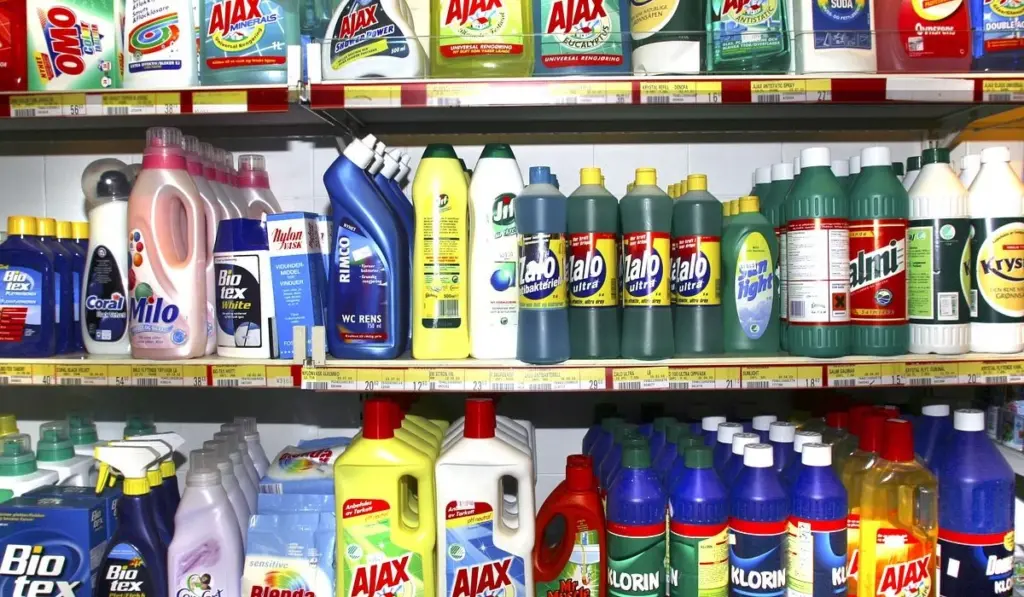 Waarom de iconische gele fles Sunlight definitief uit de supermarkt verdwijnt